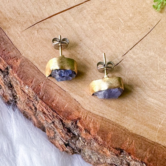 Raw Druzy Rough Amethyst Stone Handcrafted Gold Plated Wrapped Stud Earrings - Picture 3 of 4